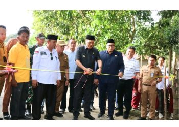 Bupati Muara Enim Resmikan Pembangunan Jalan Lingkar Desa Sekaligus Buka Turnamen Voli