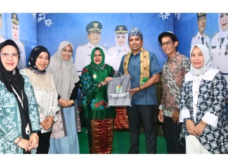 Batik Petule Muara Enim Diboyong Turis Prancis