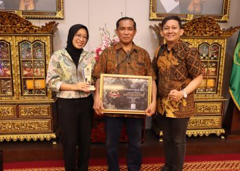 Komitmen Transparansi Berbuah Prestasi, PTBA Raih Anugerah Keterbukaan Informasi Publik 2025