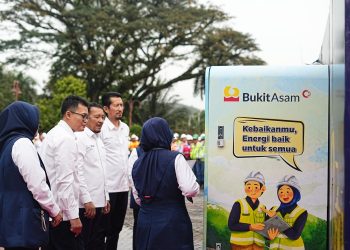 PTBA Luncurkan Reverse Vending Machine, Ubah Sampah Botol Plastik Jadi Rupiah