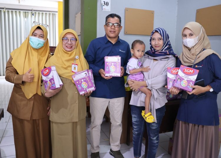 Peduli Generasi Masa Depan, PTBA Salurkan 1.250 Box Susu untuk Dukung Penanganan Stunting di Lawang Kidul